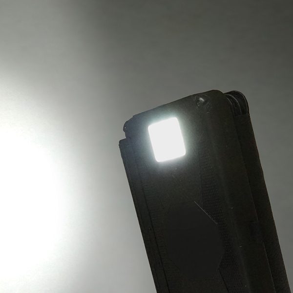 UA6310 ４連ソーラーパネル付きソーラーチャージャー 4連ソーラーパネル付きソーラーチャージャー – PSE対応の